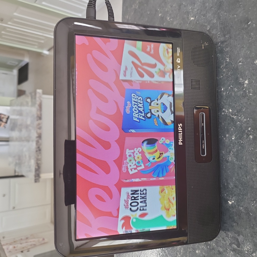 Philips Portable 9" Widescreen HD LCD TV & Radio PT902  Camping Fishing